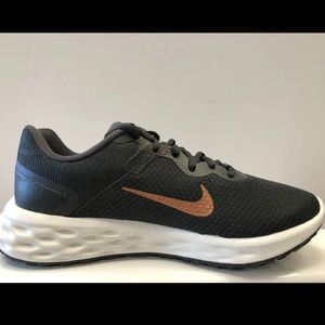 Nike Revolution Ladies Running Trainers 
 UK 6 US 8.5 EUR 40